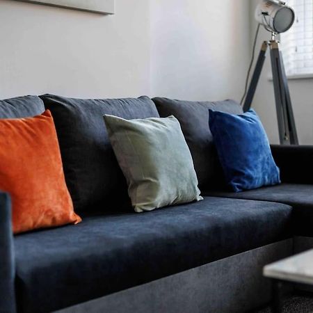 2 Bedroom House-Driveway - Bournemouth Hospital - Long Stay Discounts - Lima Apartments Ltd Eksteriør bilde