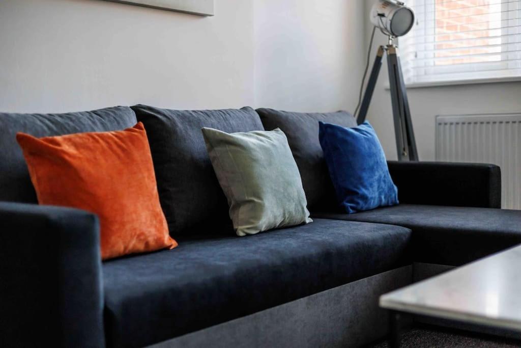 2 Bedroom House-Driveway - Bournemouth Hospital - Long Stay Discounts - Lima Apartments Ltd Eksteriør bilde