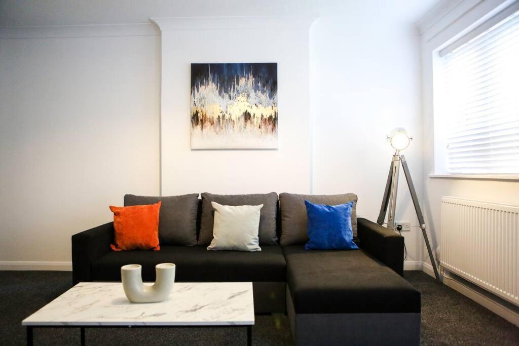 2 Bedroom House-Driveway - Bournemouth Hospital - Long Stay Discounts - Lima Apartments Ltd Eksteriør bilde