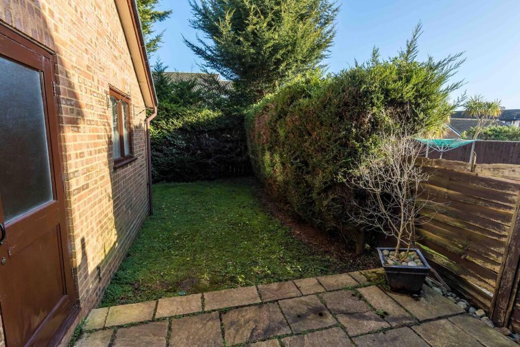2 Bedroom House-Driveway - Bournemouth Hospital - Long Stay Discounts - Lima Apartments Ltd Eksteriør bilde